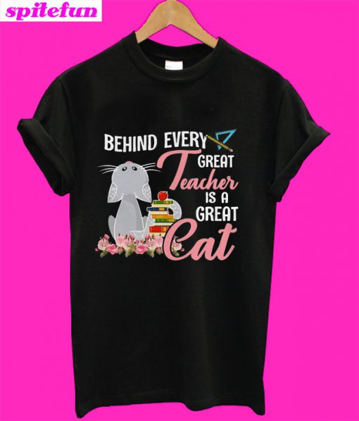 Behind every great teacher is a great cat T-Shirt