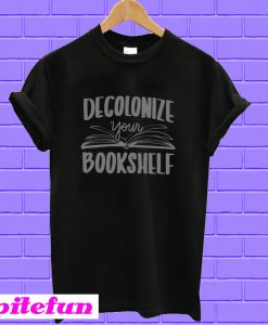 Decolonize your bookshelf T-shirt