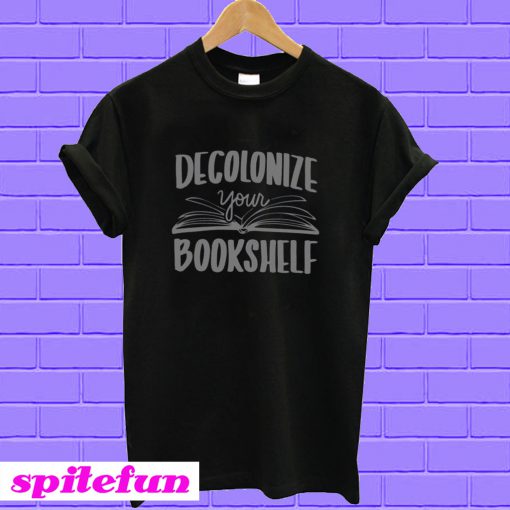 Decolonize your bookshelf T-shirt