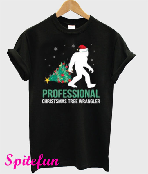 Bigfoot Carrying Christmas Tree Funny Sasquatch Santa T-Shirt