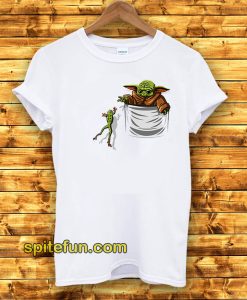 Pocket Baby Yoda Hunting Frog Star Wars T-Shirt